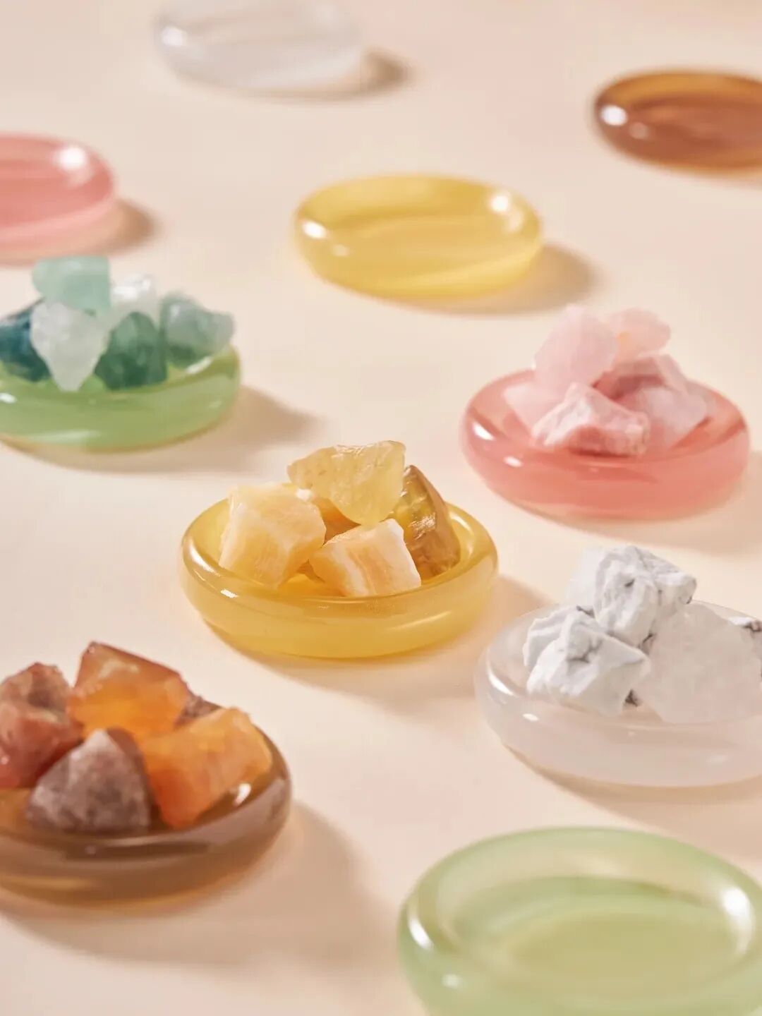 MISTINE男士护肤系列;三式黄金水仙双萃精华油;米家×闻献智能香氛机;倩碧超光子粉底液... | 新品速递