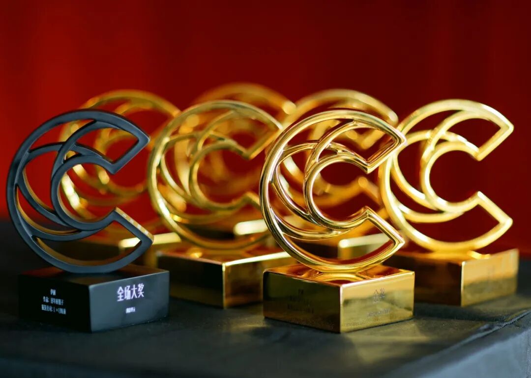 不再温婉：美妆品牌的叙事倒戈 | 营销事纪